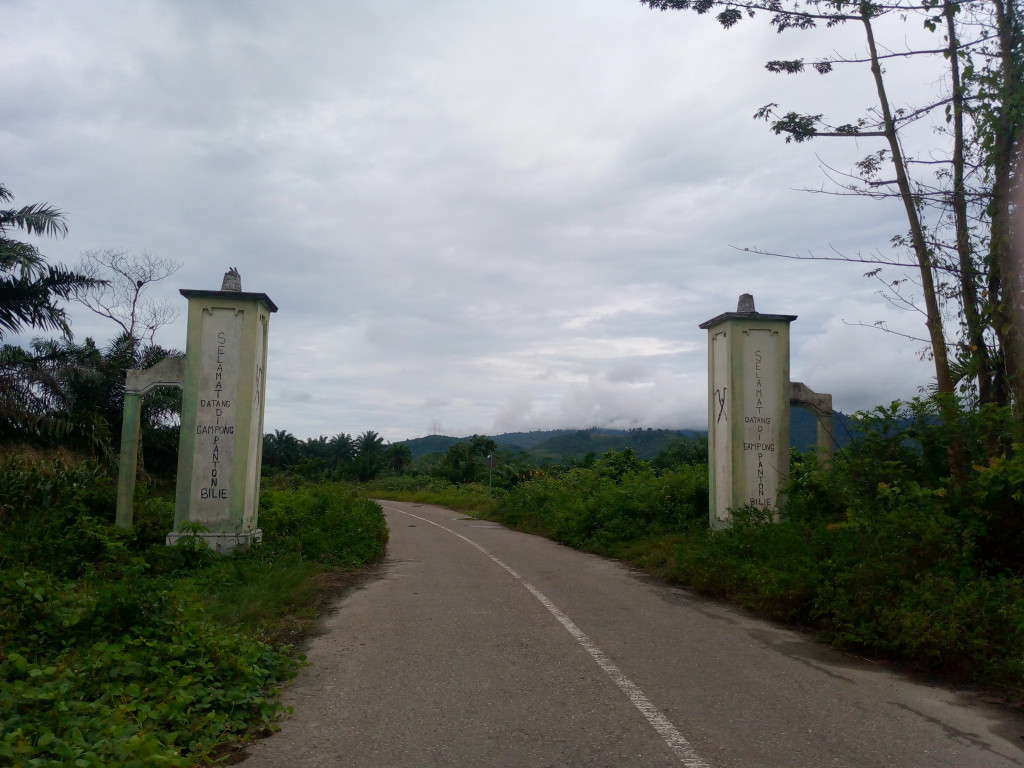 Gapura Gampong Panton Bilie Yang berbatasan Langsung dengan Gampong Sigleng